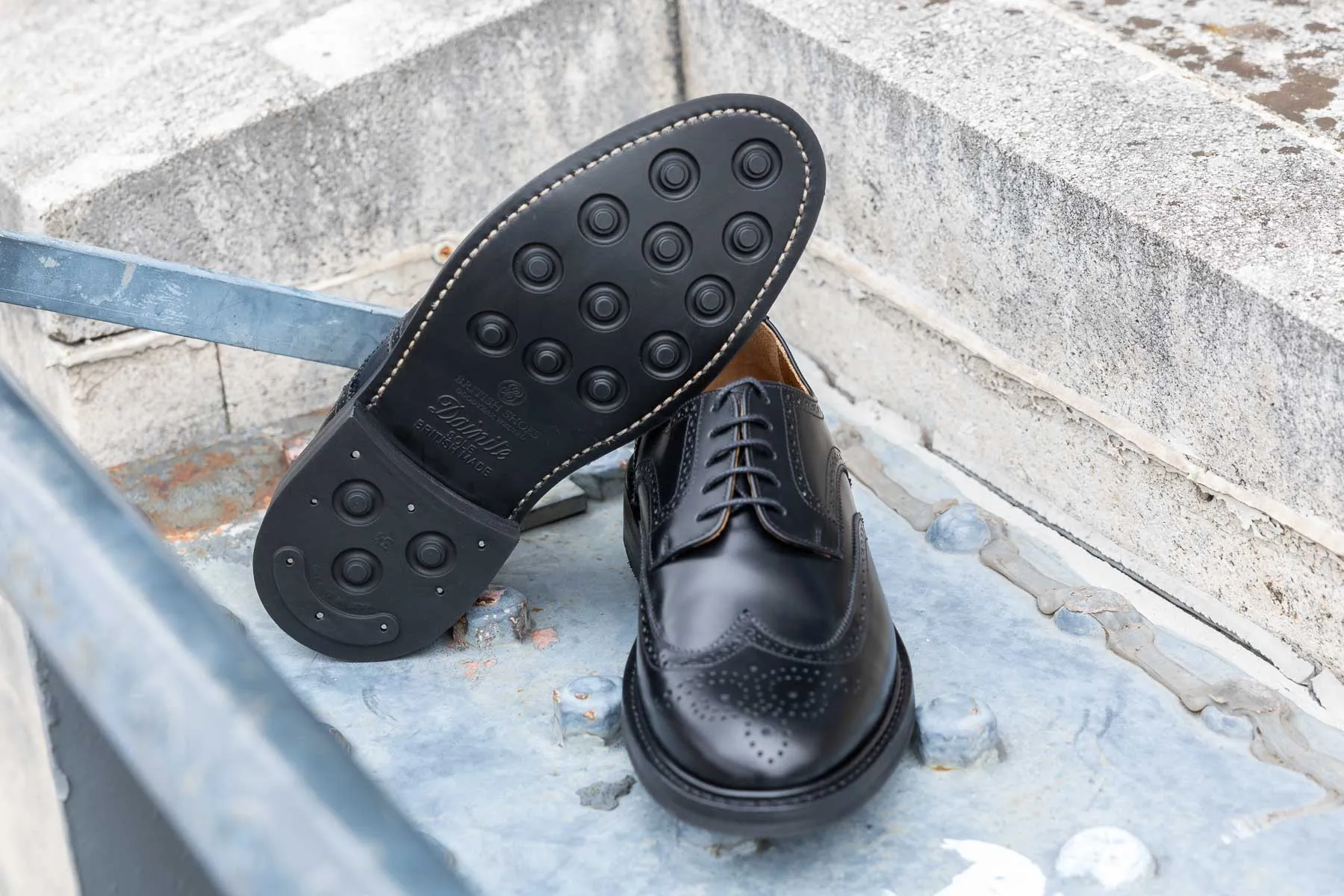 12835 Noir