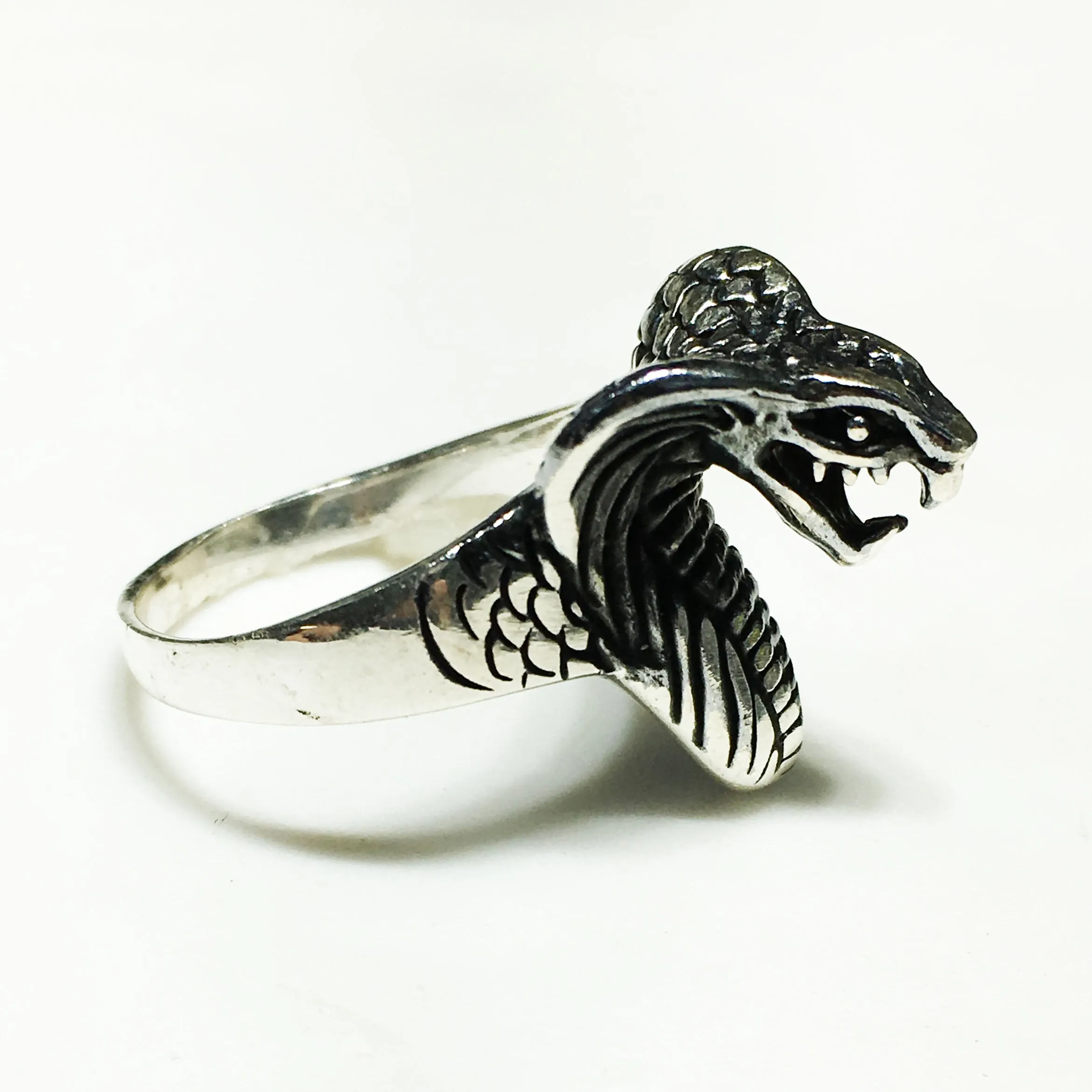 Antique-Finish Cobra Head Ring (Silver)
