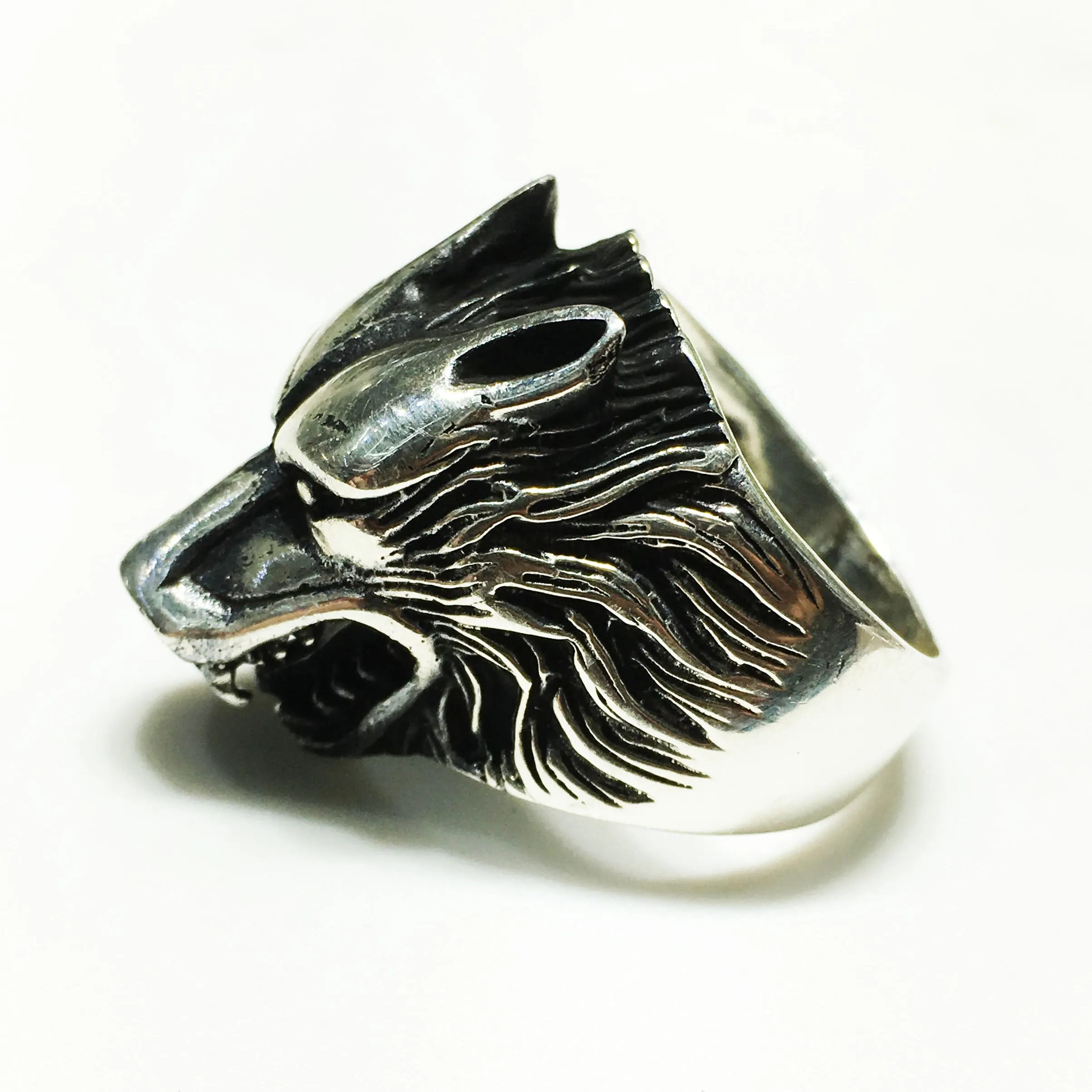 Antique-Finish Wolf Head Ring