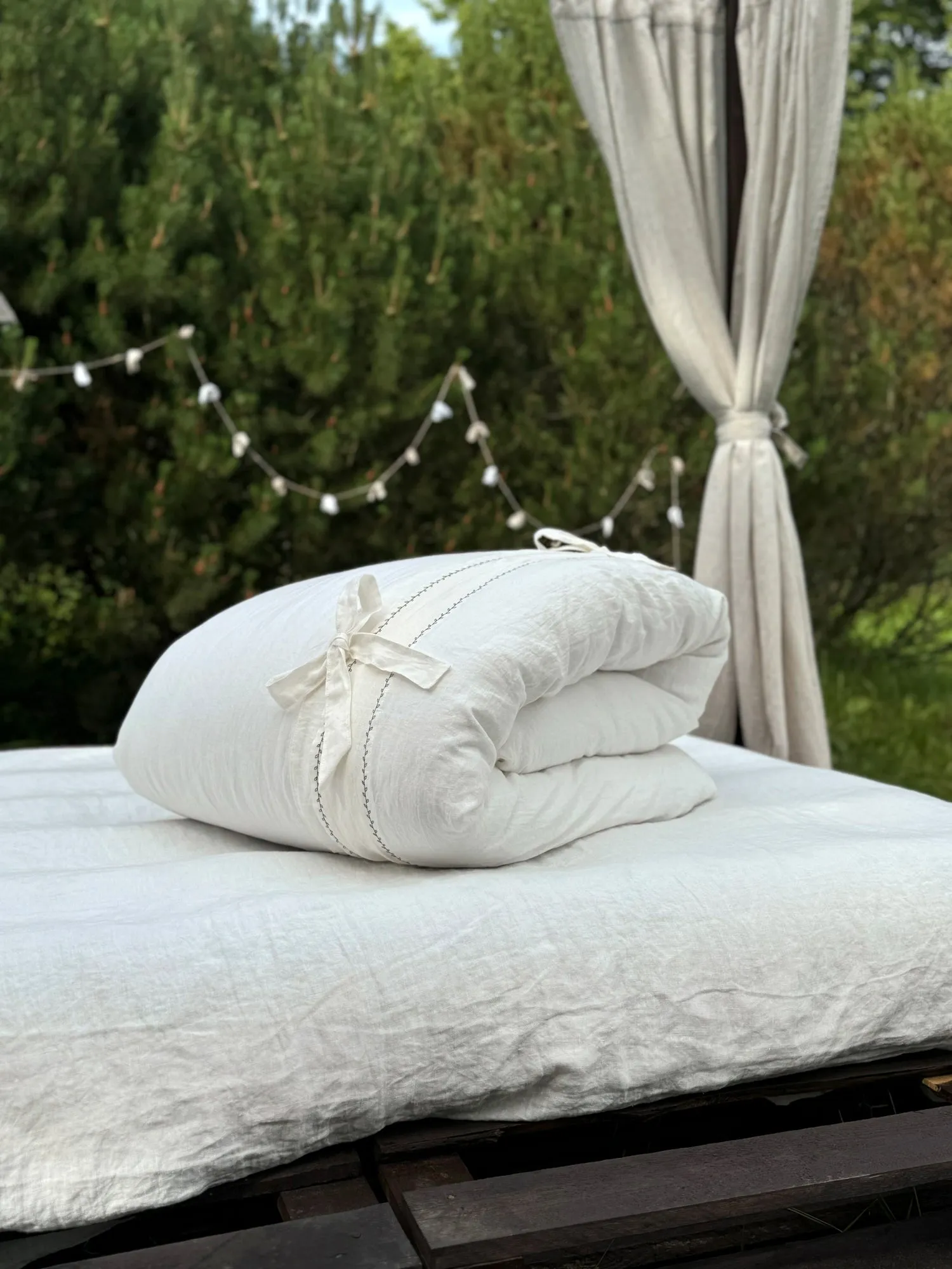 Black Embroidered Linen Duvet Cover with a top closure