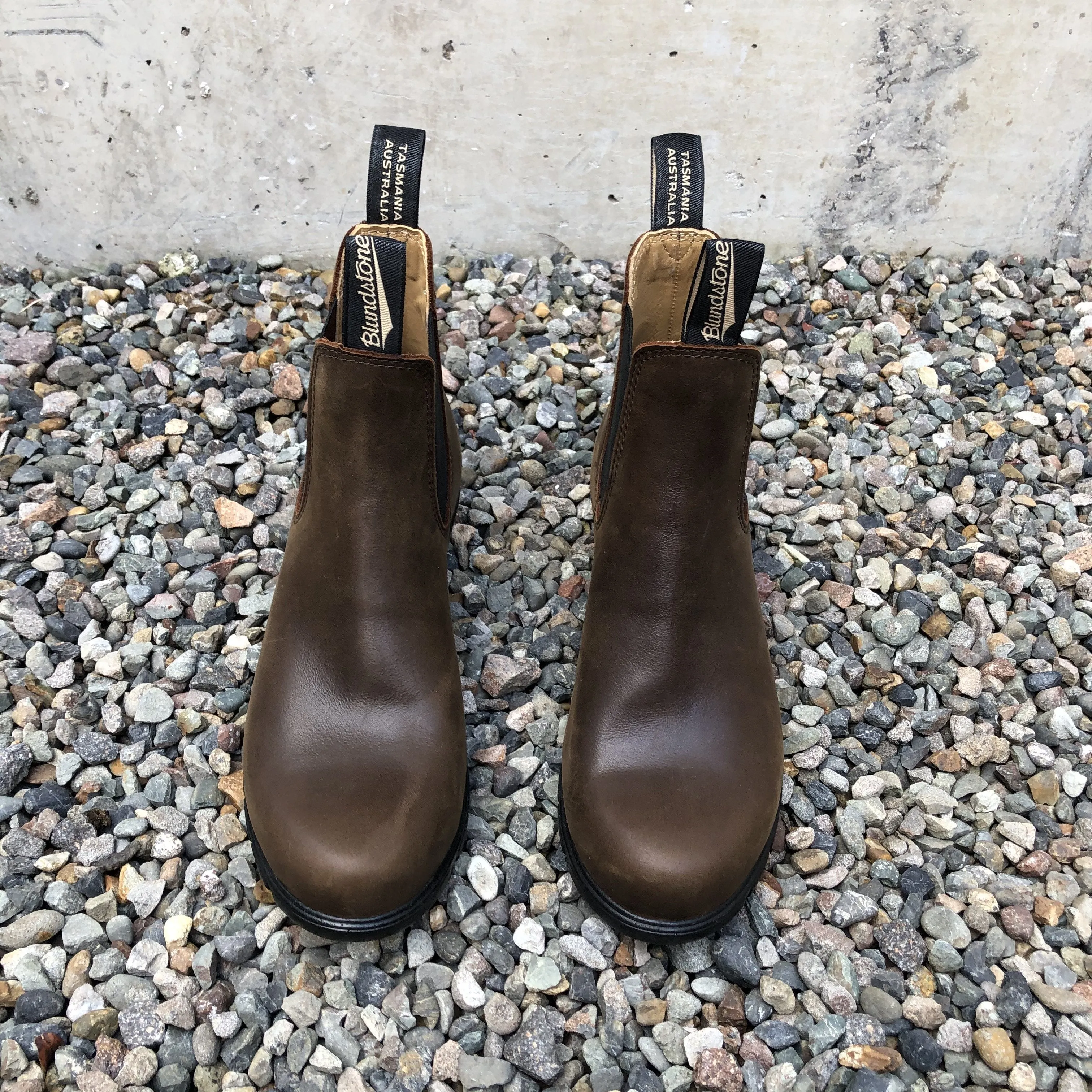 Blundstone - 1673 Womens Heeled Chelsea Boot - Antique Brown