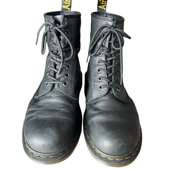 Dr. Martens 1460 Originals 8-Eye, Unisex, Soft Toe Boots Size 9 NO BOX