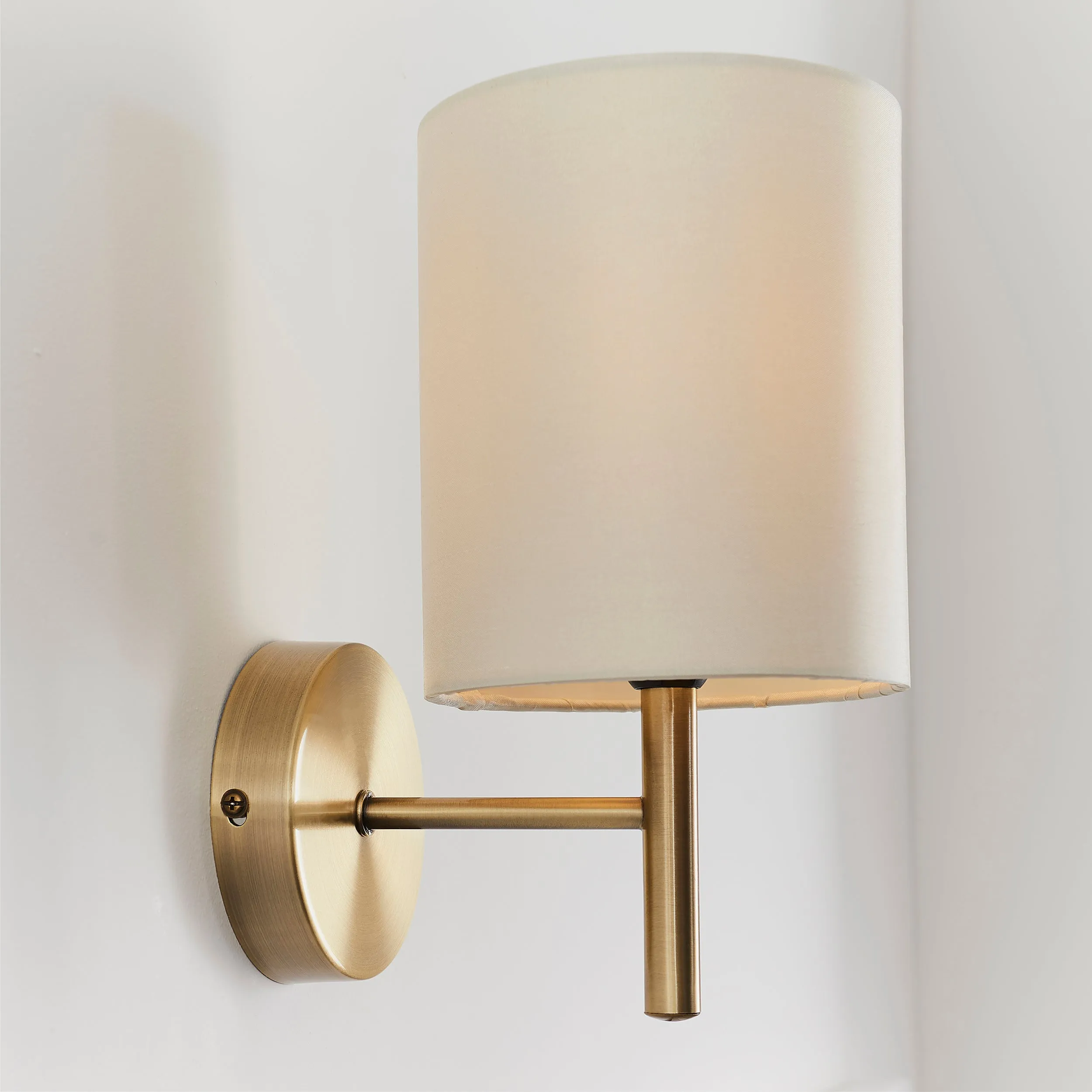 Endon BRIO-1WBAB Brio 1lt Wall Antique brass plate & cream fabric 40W E14 golf (Required)