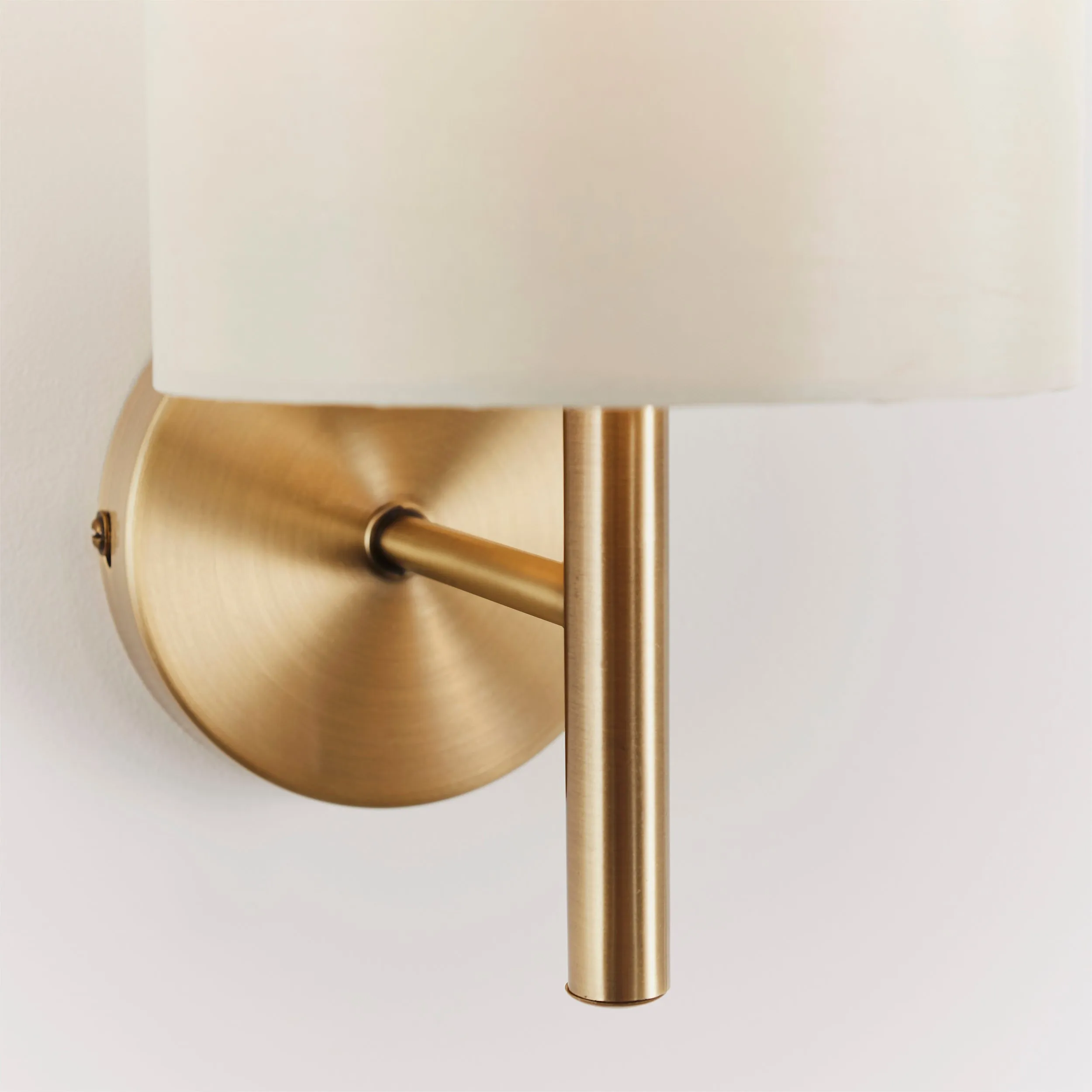 Endon BRIO-1WBAB Brio 1lt Wall Antique brass plate & cream fabric 40W E14 golf (Required)
