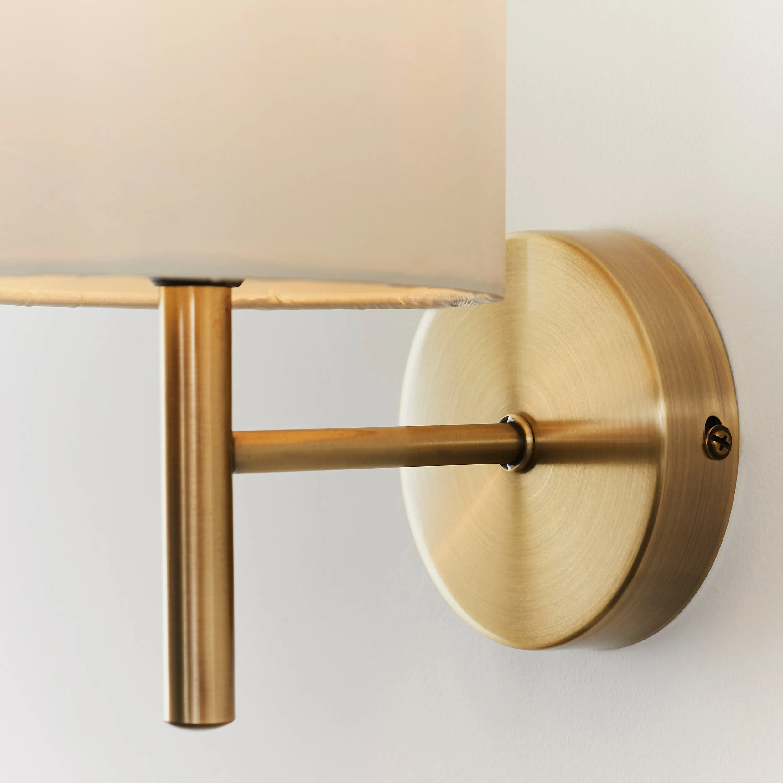 Endon BRIO-1WBAB Brio 1lt Wall Antique brass plate & cream fabric 40W E14 golf (Required)