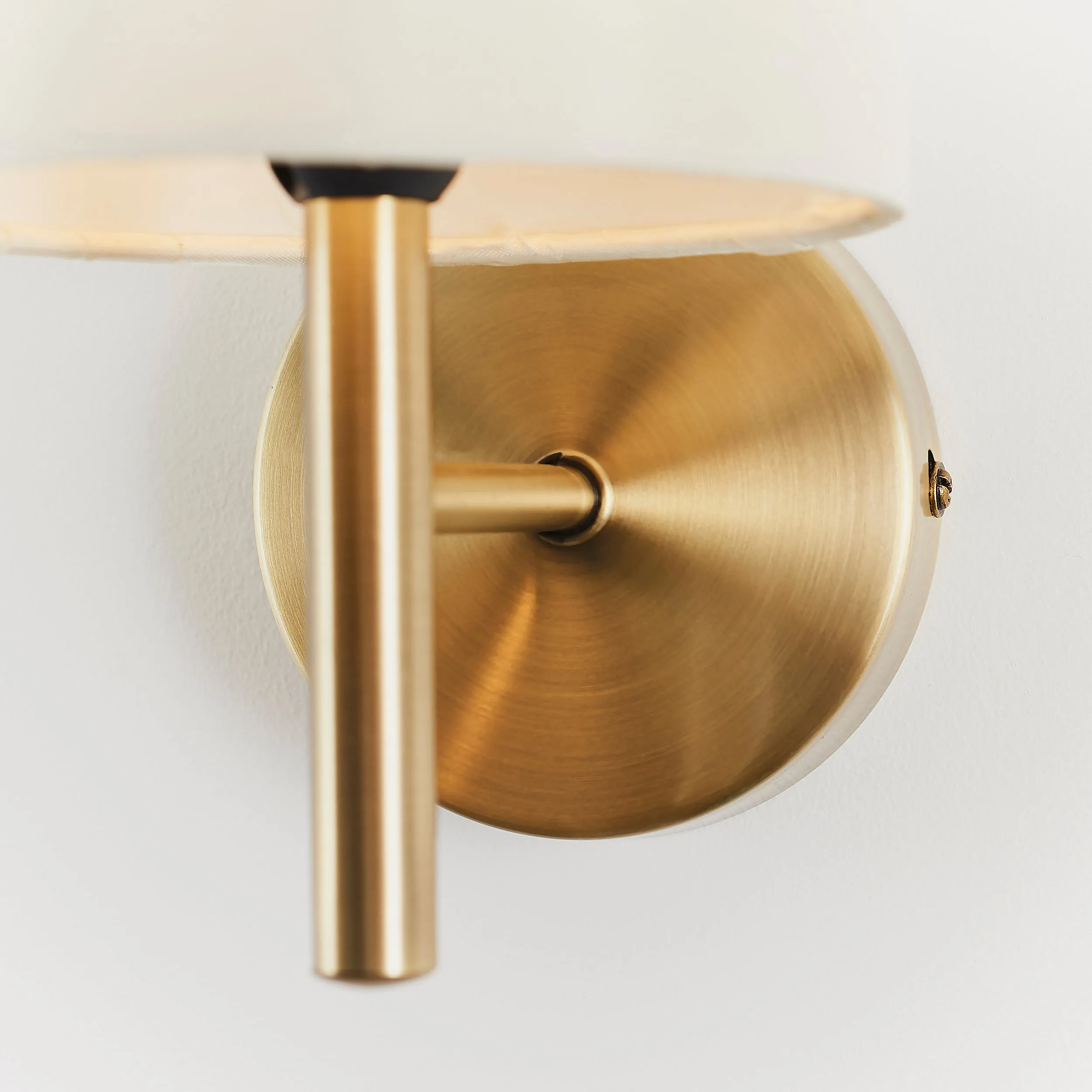 Endon BRIO-1WBAB Brio 1lt Wall Antique brass plate & cream fabric 40W E14 golf (Required)
