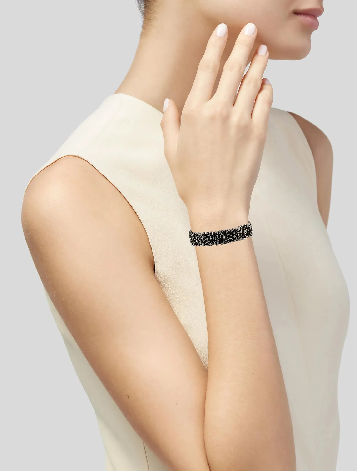 Gucci Lionhead Mane Cuff Bracelet in Silver