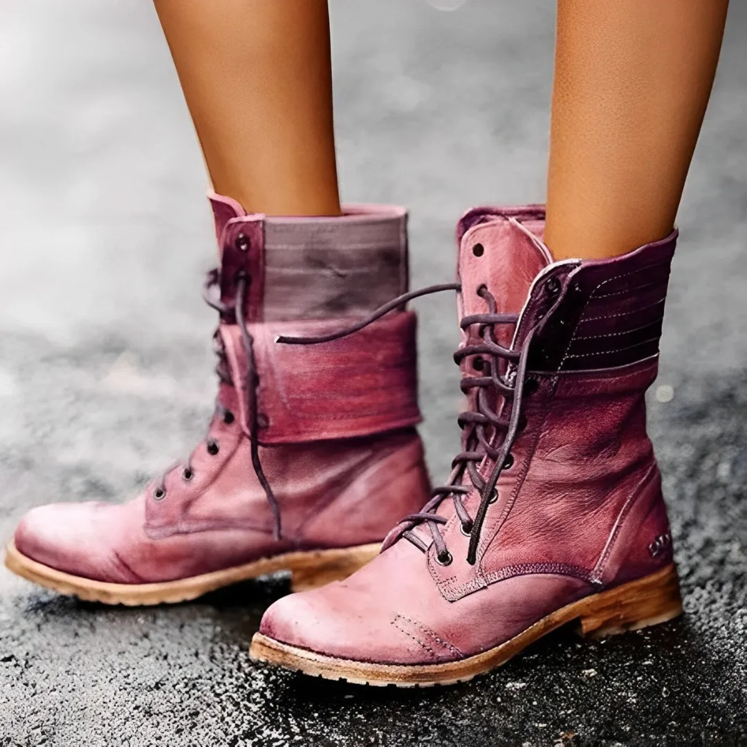 Hannah - Elegant boots with lace-up front