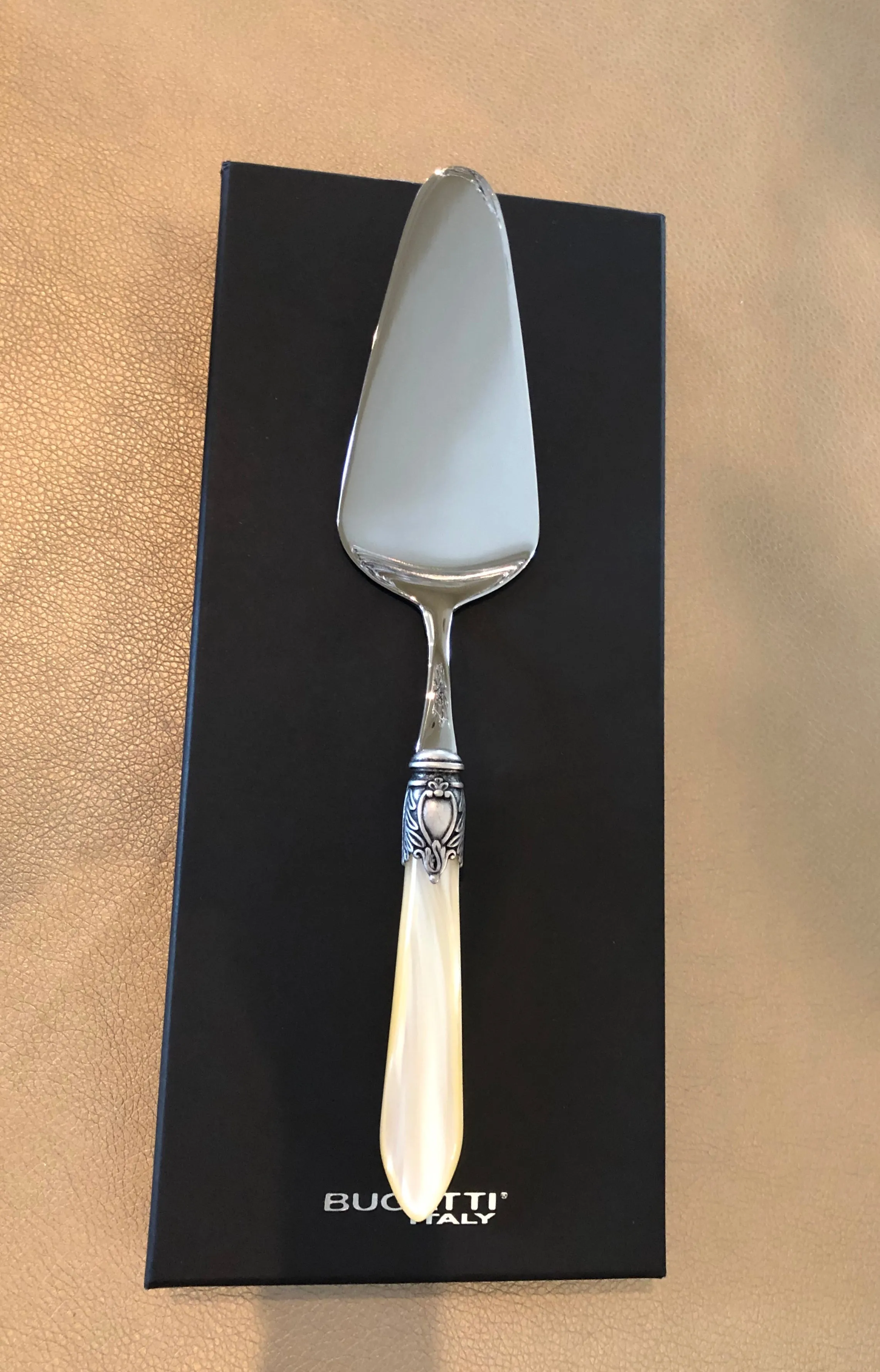 Oxford Antique Mother Of Pearl Cake Server
