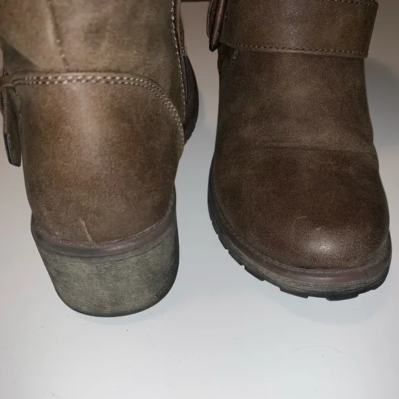 Roxy Scout Bootie 8.5