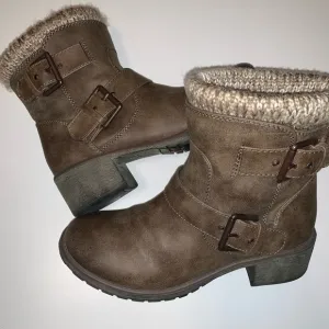 Roxy Scout Bootie 8.5