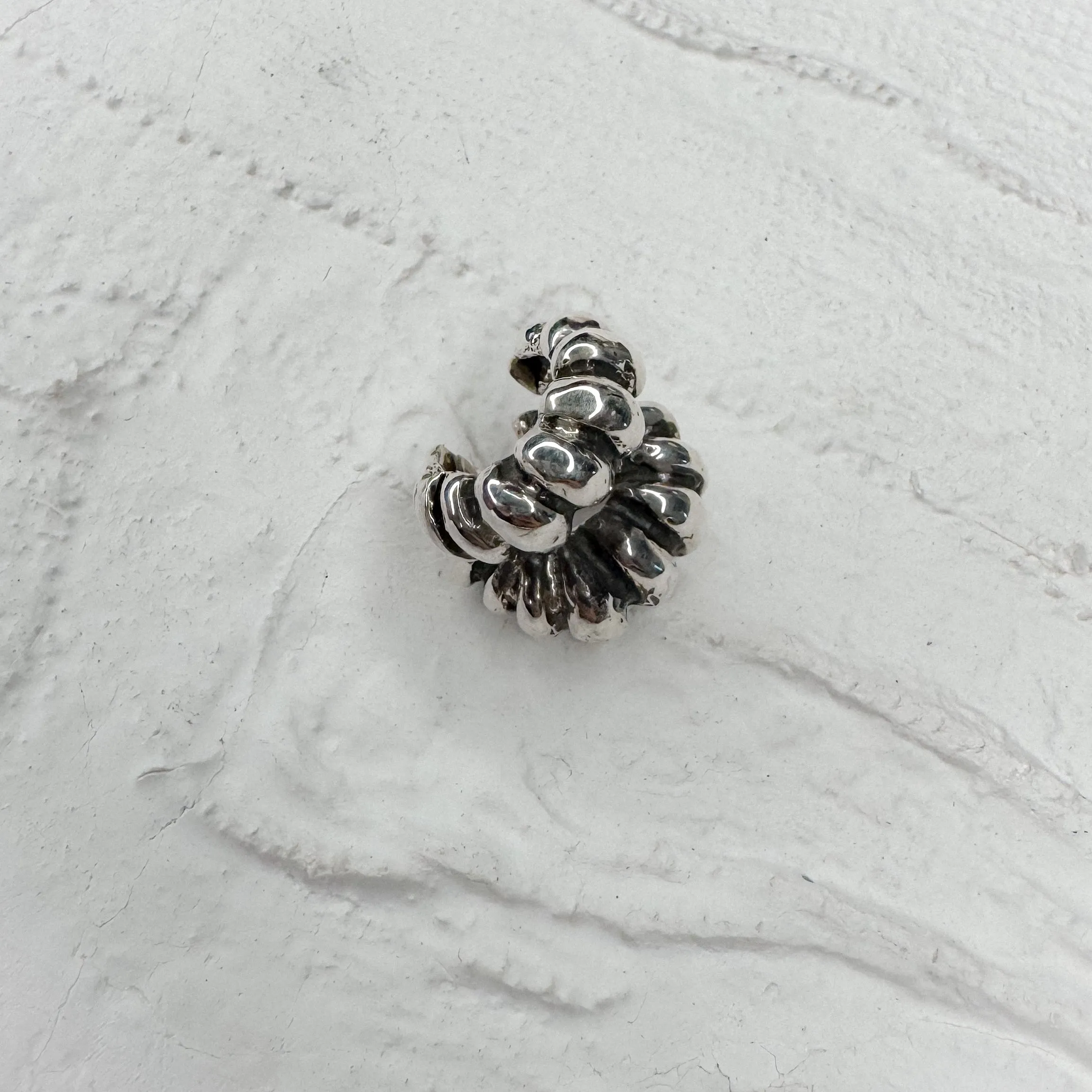 SWALLOWTAIL EAR CUFF