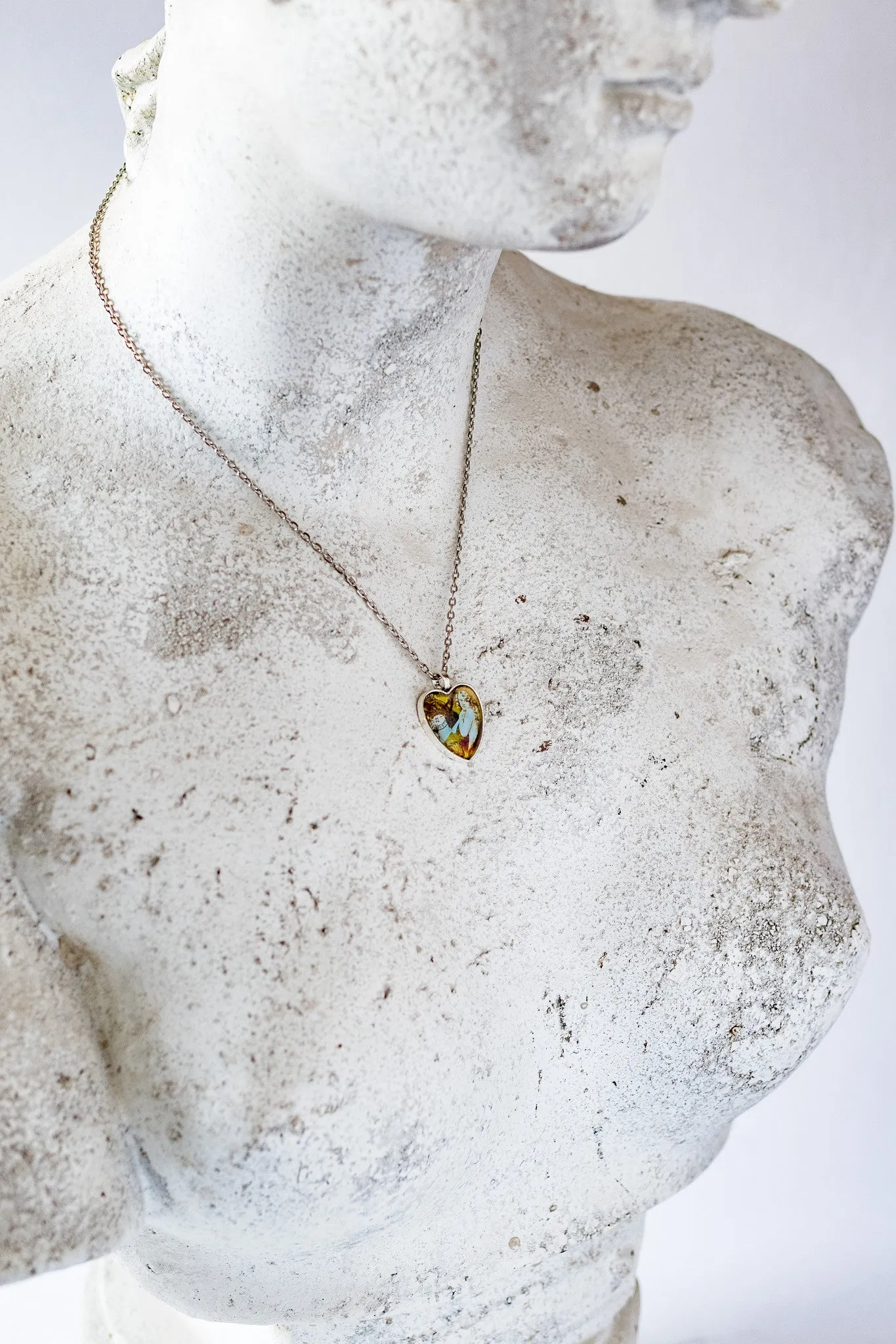 The Shy Lady Cabochon Necklace