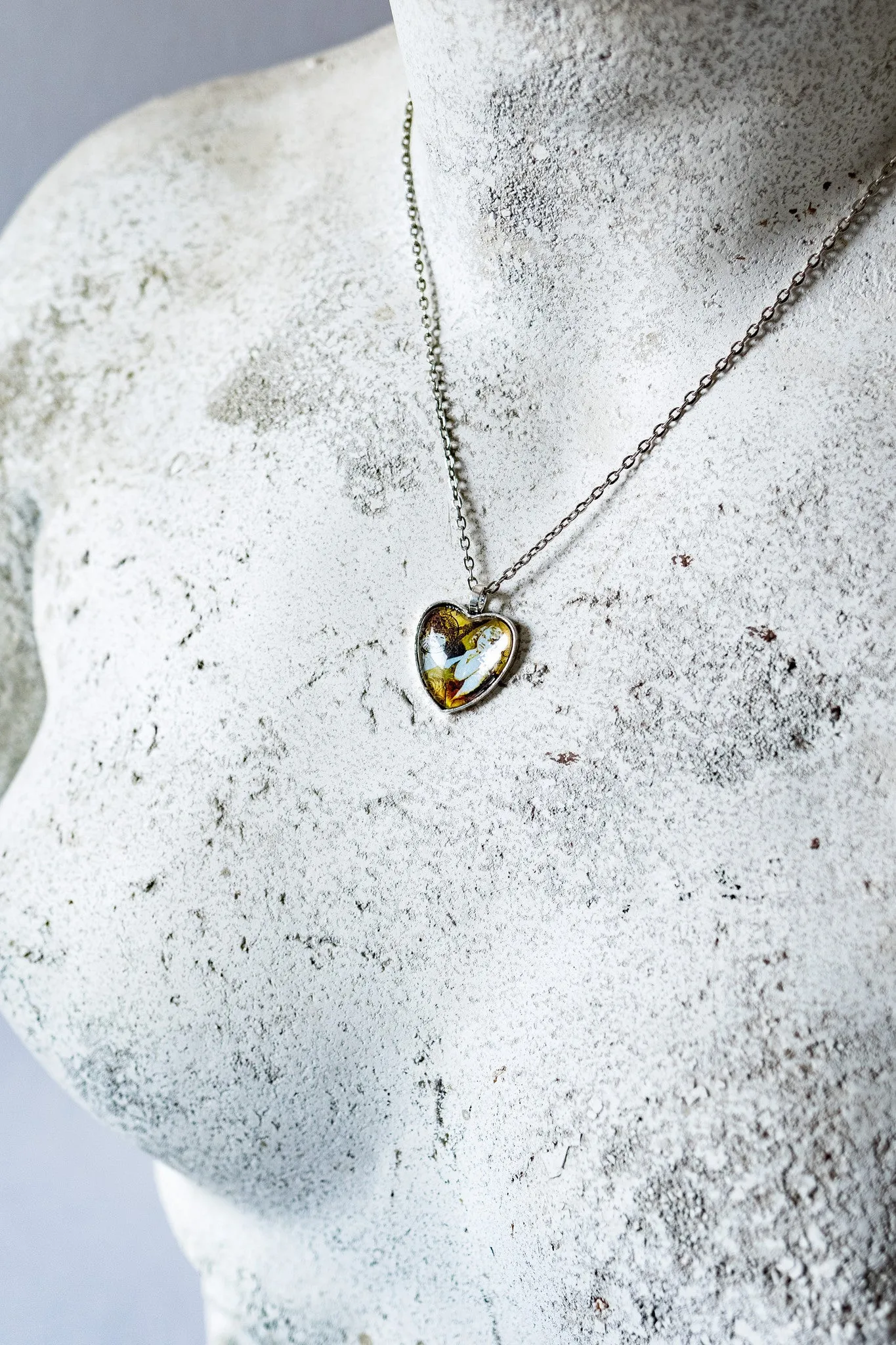 The Shy Lady Cabochon Necklace