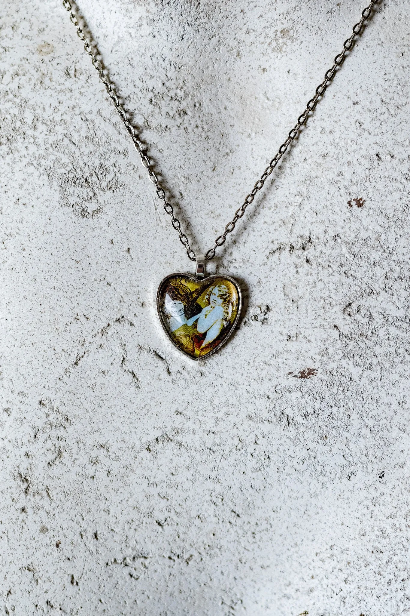 The Shy Lady Cabochon Necklace