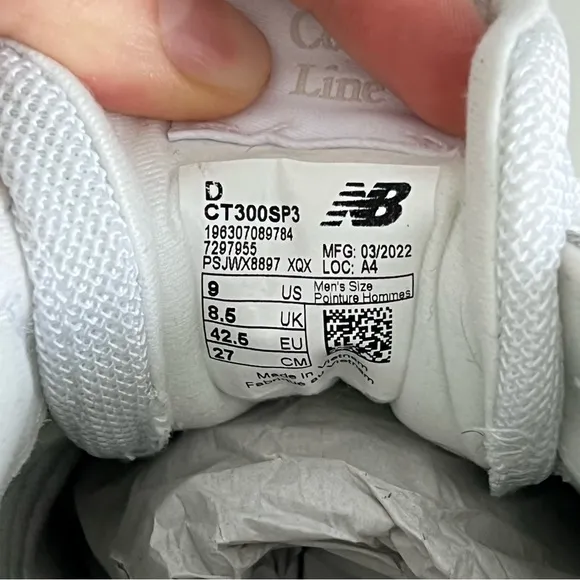 UNISEX - New Balance White Leather Shoes in Original Box - Mens Size 9
