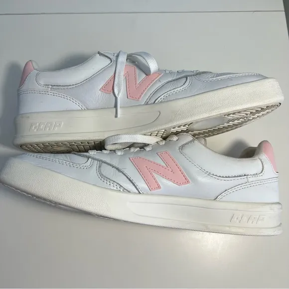 UNISEX - New Balance White Leather Shoes in Original Box - Mens Size 9