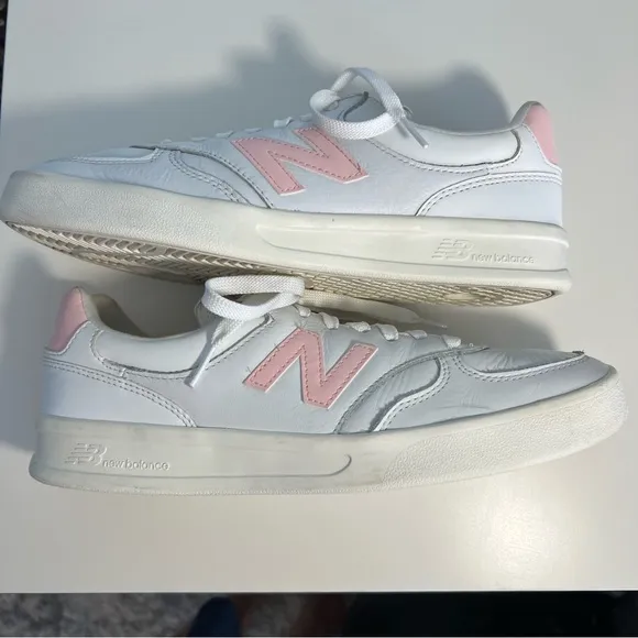 UNISEX - New Balance White Leather Shoes in Original Box - Mens Size 9