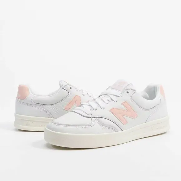 UNISEX - New Balance White Leather Shoes in Original Box - Mens Size 9