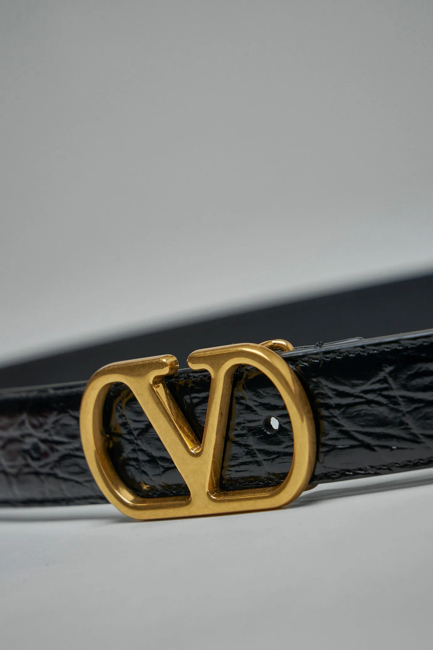 V-Logo Signature Crocodile Belt